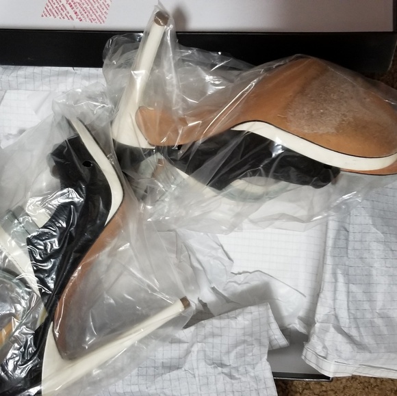 Shoes - Picture 3 of 4